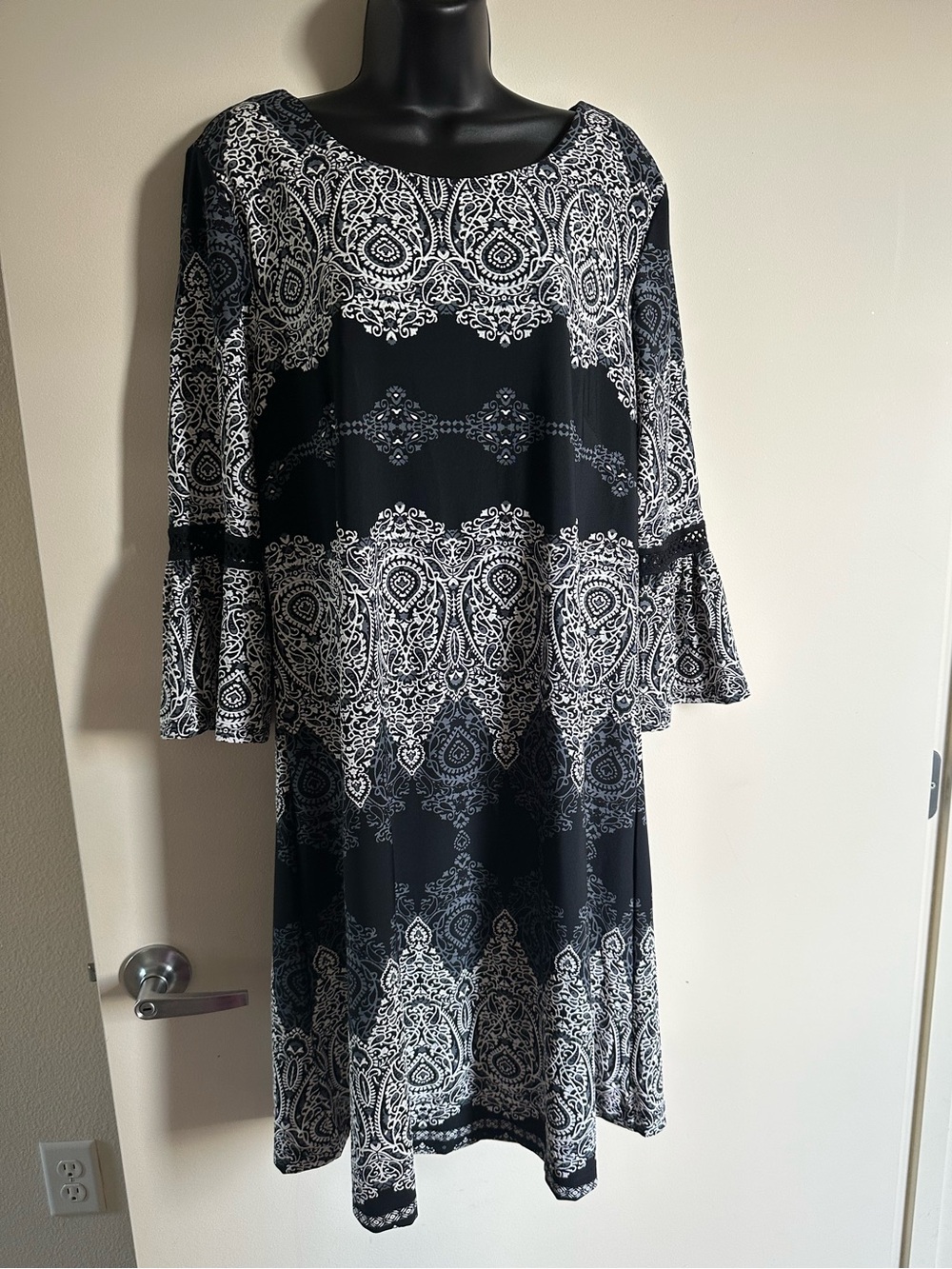 NWT R&K Originals Paisley Bell Sleeve Shift Dress - Size 16